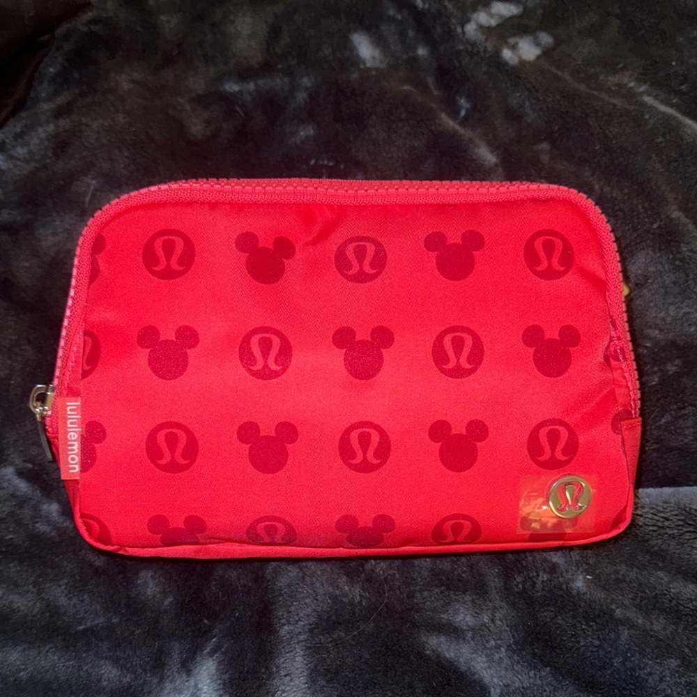 Disney x lululemon
Everywhere Belt Bag 1L Mickey and Logo Print